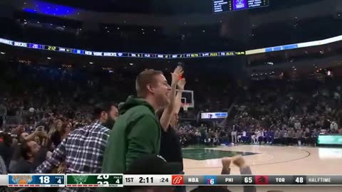 Giannis Antetokounmpo gets up for the nasty poster dunk on Mitchell Robinson 😳