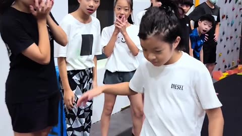 Little Girl Amazing Trick 👍