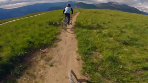 The perfect trail to start downhill mountain biking! ✅ | Vallée Blanche trail at 2 Alpes bike park