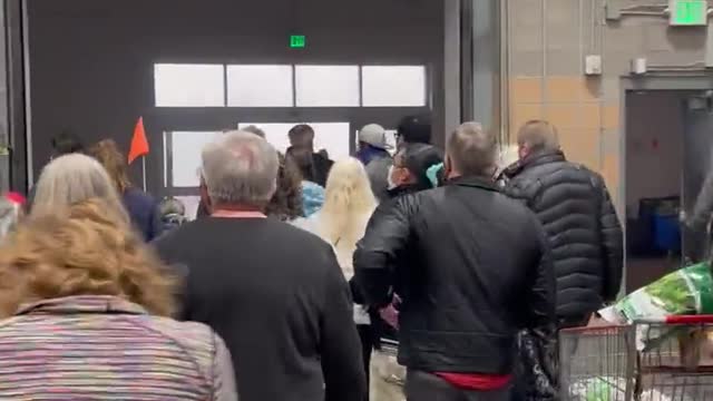 Costco Being Evacuated Due To Wild Fires In Boulder Colorado