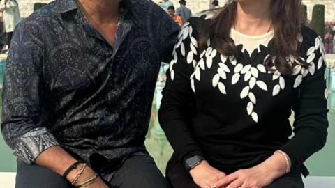"Fans Go Wild as Sachin Tendulkar Tours Taj Mahal with Wife"