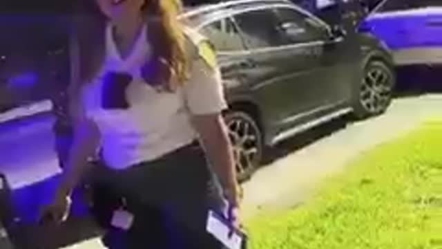 W miastach Ameryki świecą niebieskim światłem. Badają lucyferazę?