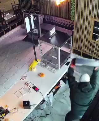 Burglary at Trio's Pizza located at 7009 Higgins occurred around 4:30 AM in Chicago.