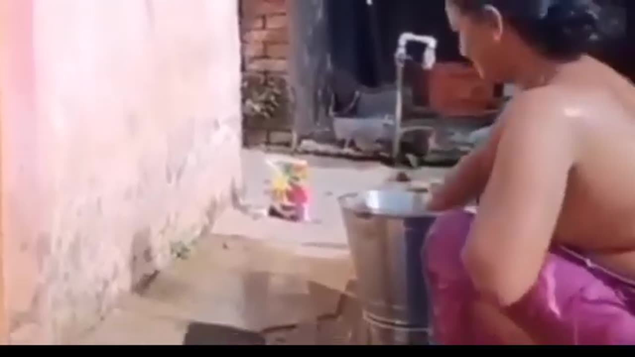 Hot aunty bath outside ❤️❤️❤️❤️
