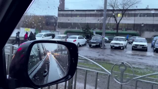 Ukrainian soldiers seen taking up position in Mariupol