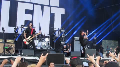 Billy Talent - Devil in a Midnight Mass