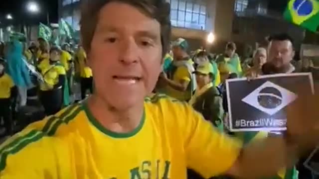 I BRASILIANI CONTINUANO A MANIFESTARE PER LE ELEZIONI FRAUDOLENTE.