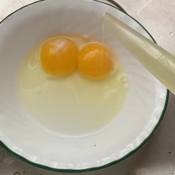 Eggs with clear gel around yolk?