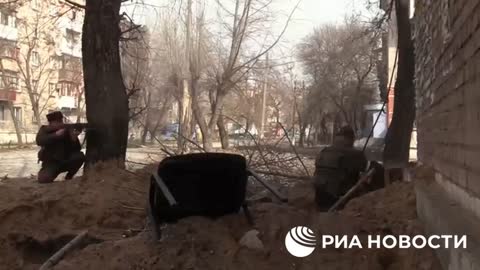 Footage of the continuation of street fighting in Rubizhne (LPR)