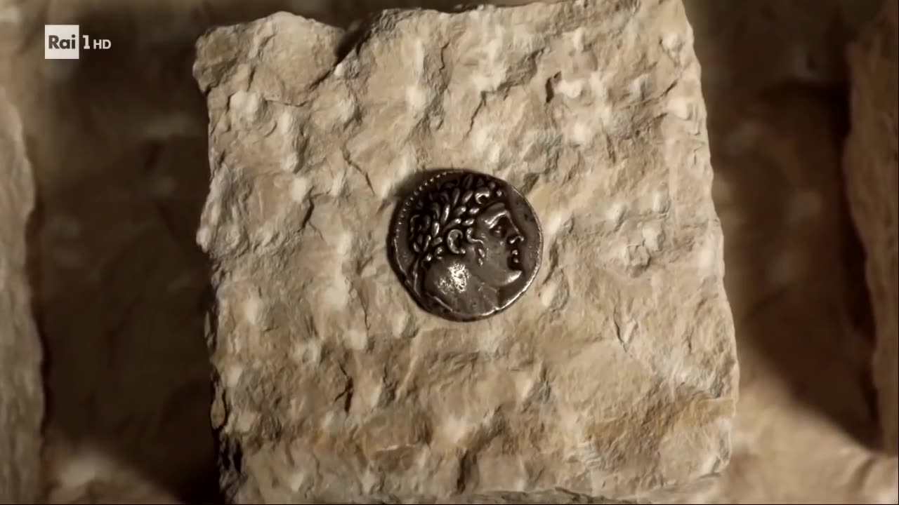 GERUSALEMME AI TEMPI DI GESU' E DELL'IMPERO ROMANO IN GIUDEA E ISRAELE DOCUMENTARIO RAI la moneta romana era il denario con il conio dell'imperatore romano Cesare Tiberio,al tempio il tributo era dato in moneta ebraica il siclo d'argen