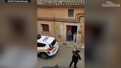 Spanish police sing to families during coronavirus lockdown in Mallorca