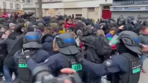 French Police can retire at the age of 52 while others have to work until 64! This pension reform doesn't affect cops, so they go against the people they are supposed to protect! Selfish!