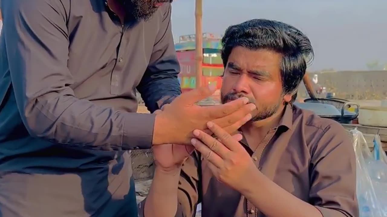 Muft ki jalebi muft k pese