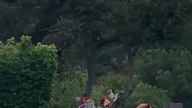 How to remove your outdoor Christmas decoration.