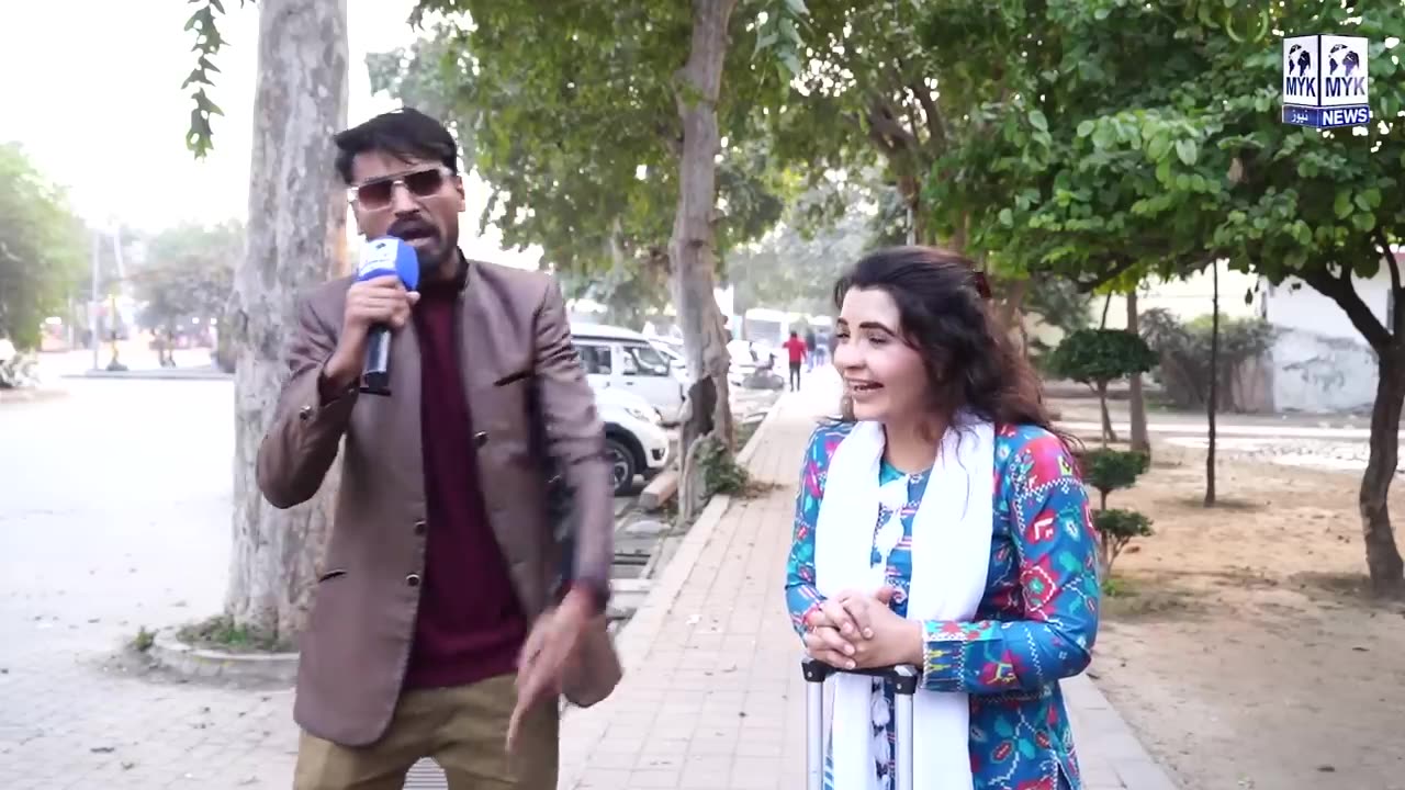 Garam Ande Bachne Wala Imran Khan Per Gana Bana dea