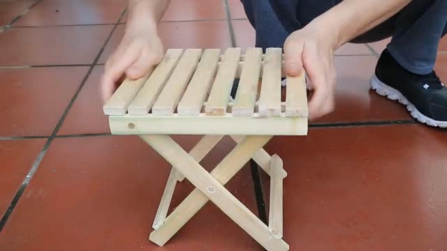 creative skills to make folding chairs from bamboo wood