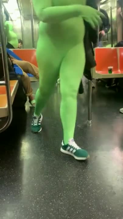 Passengers Attacked By Gang Of Women In Neon Green Bodysuits On NYC Subway