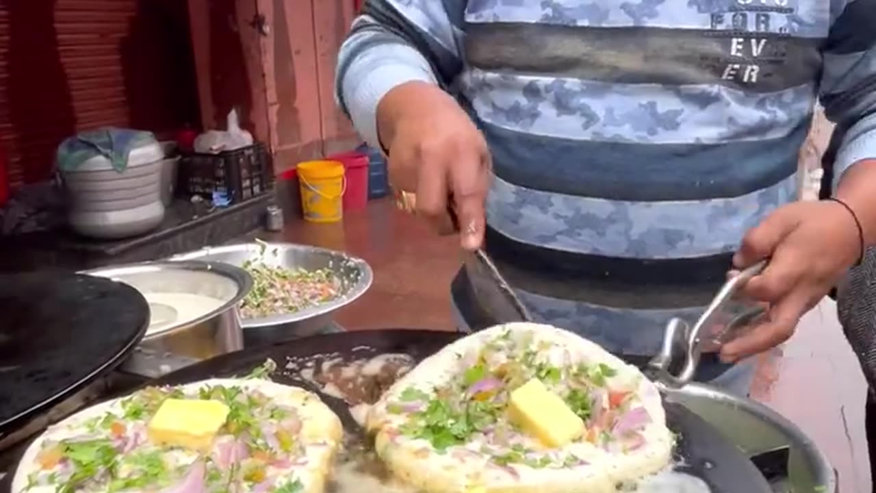 Desi pizza 🍕 plus yoghurt chatni tasty recipe