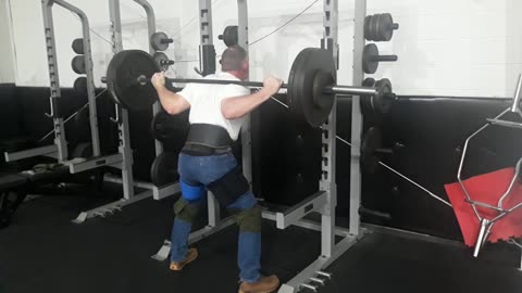 Old man squat max