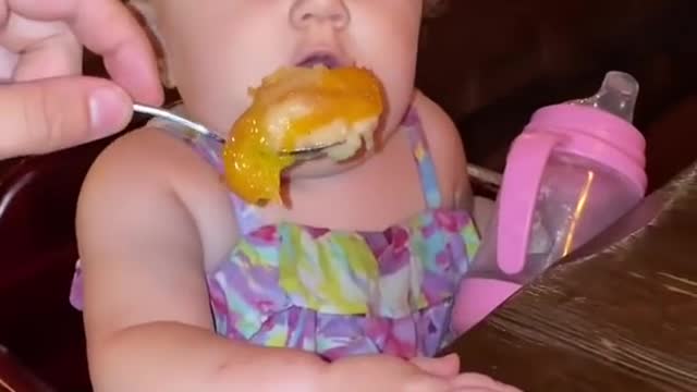 😍Cute baby Rhea Tries Steamy Peach Cobbler🥣