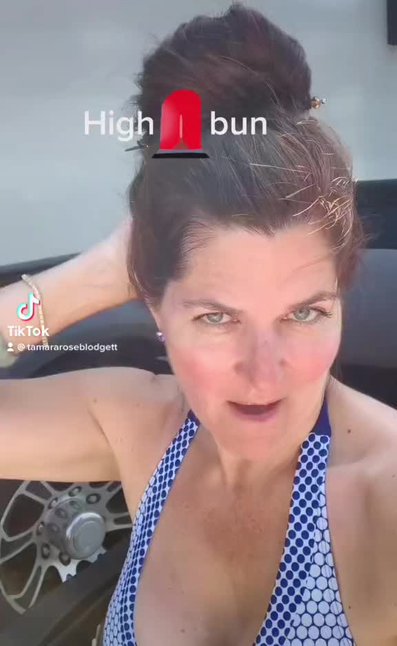 Chopped my hair off and like it. For now. 😆