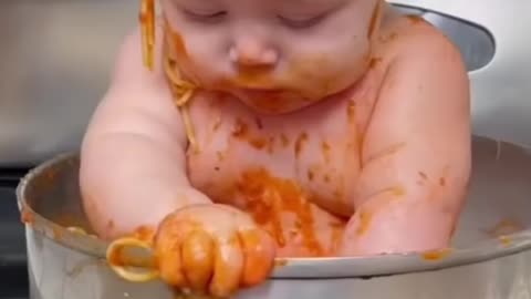 Cute baby eating 🤣🤣🤣🥰