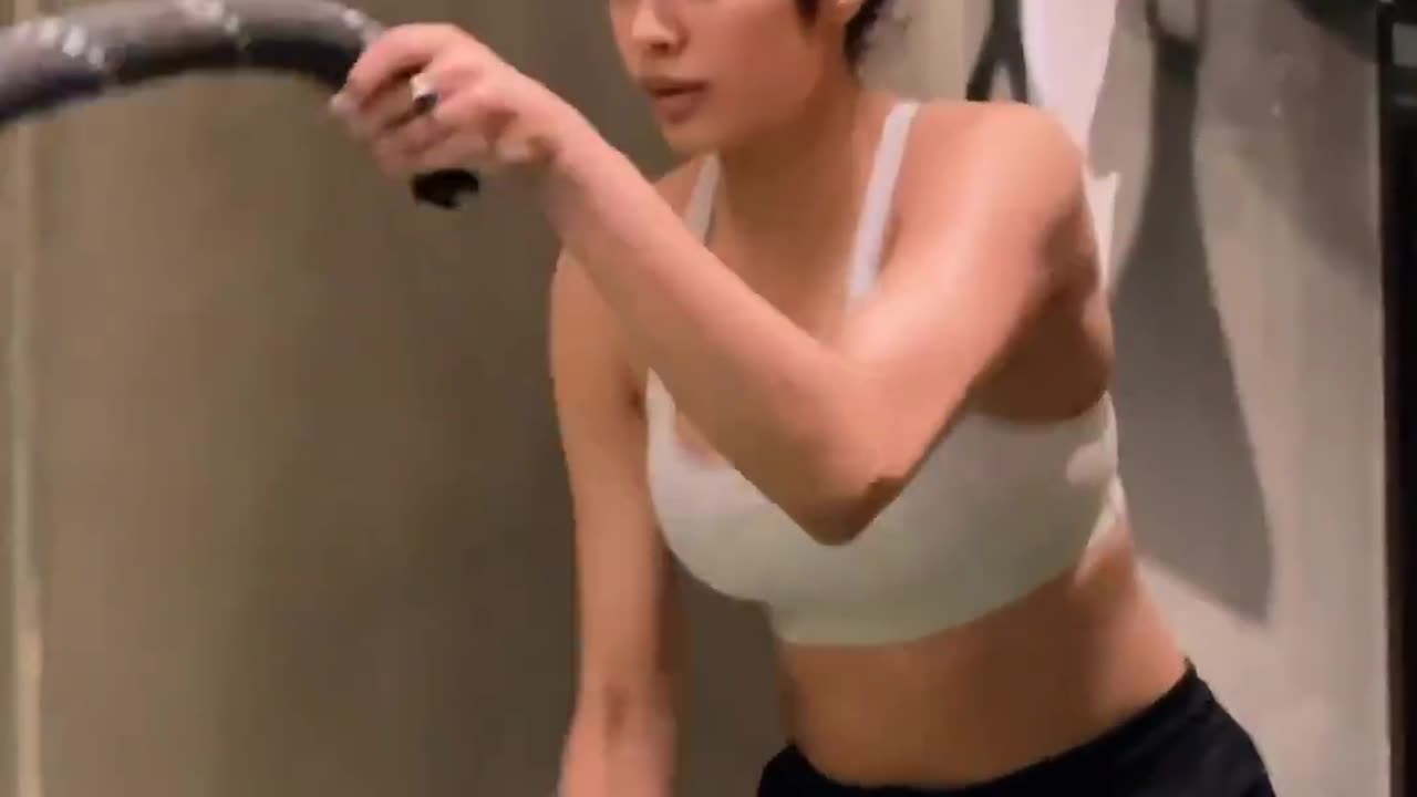 Jhanvi kapoor jym Video 😍🔥