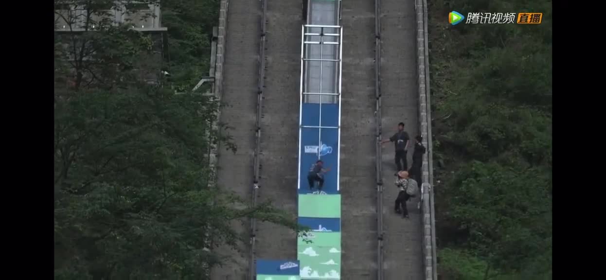 Li Yiqi, Champion of Tianmen Mountain Parkour Race