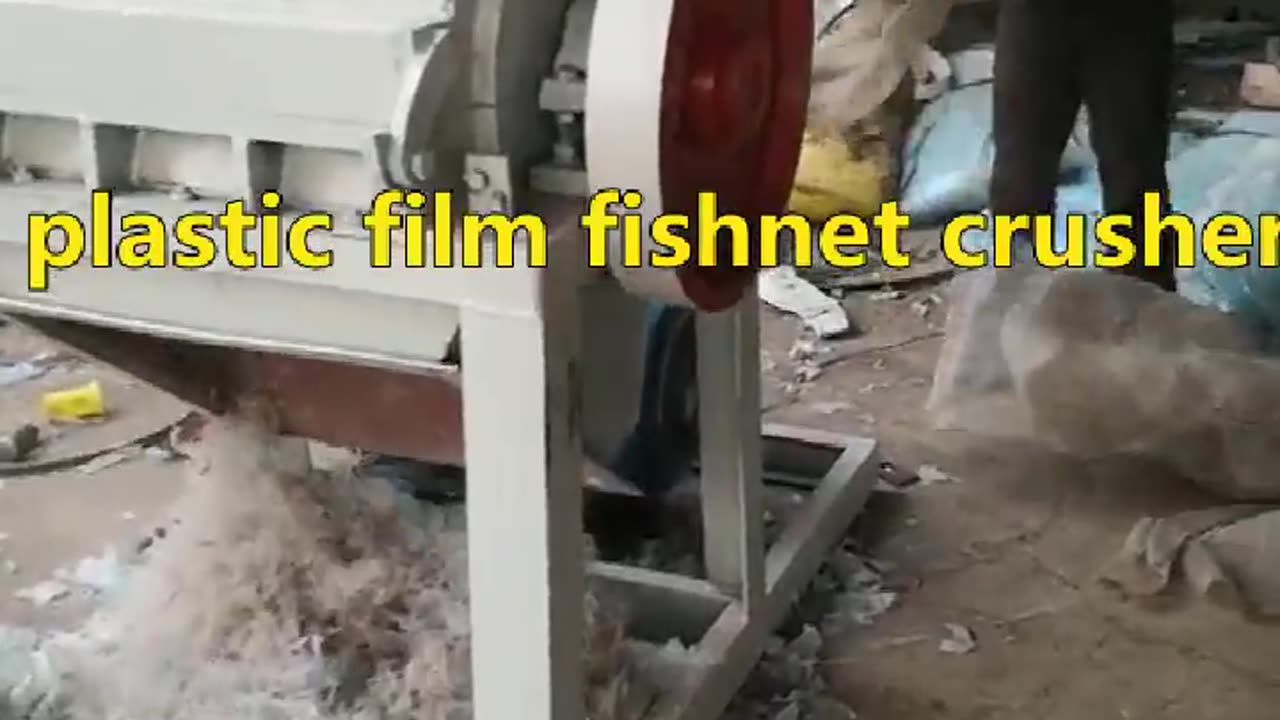 Do you want to see Plastic cloth fishnet crushing machine work efficiency