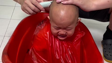 Funny baby video😅😅😅