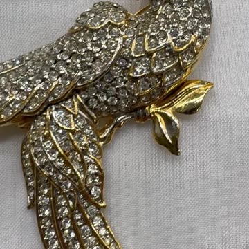 18KGP Bird Brooch (3” x 2.25”). Made with Swarovski Crystal. Gift. Party. Event