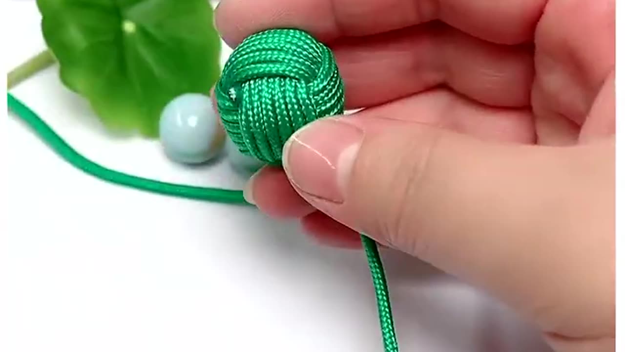 Simple DIY Paracord Lanyard Tutorial