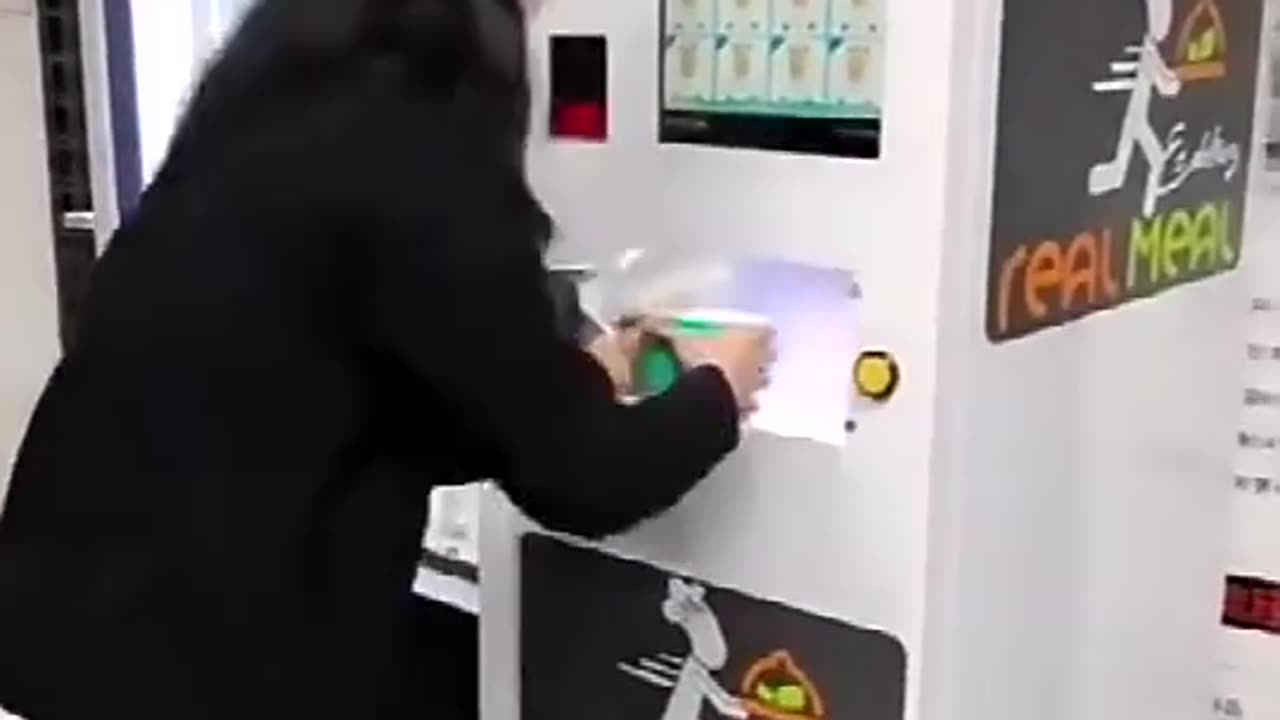 Auto Hot Water instant Noodles and cup coffee Vending Machine