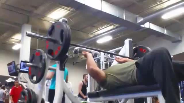 Bench press 100kg x 20 reps