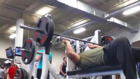 Bench press 100kg x 20 reps