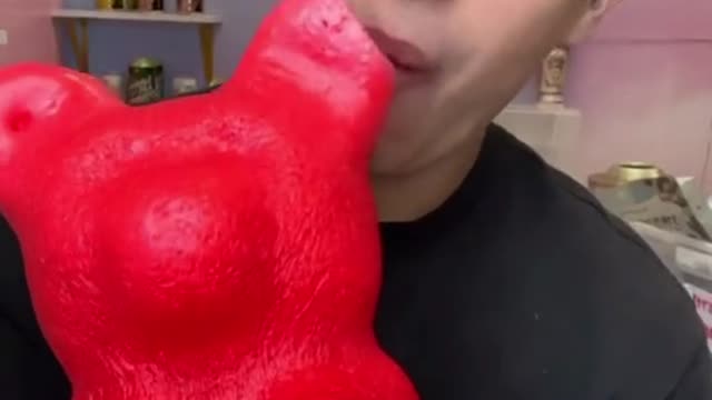 Giant Gummy Bear Freeze Dry!