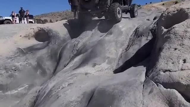 1220# Jeep Wrangler Rock Climbing in Little Moab