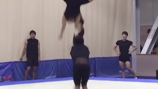 Timed this one up perfect 😮💨 (tamachin000IG) #acrobat #tumbling #nodaysoff