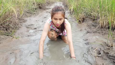 WOW Sexy Girl Fishing at battambang Province in cambodia Traditional Fishing(part77)
