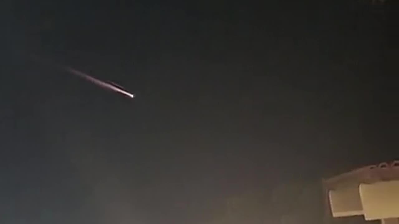 A spectacular fireball was observed in the skies of Brazil.