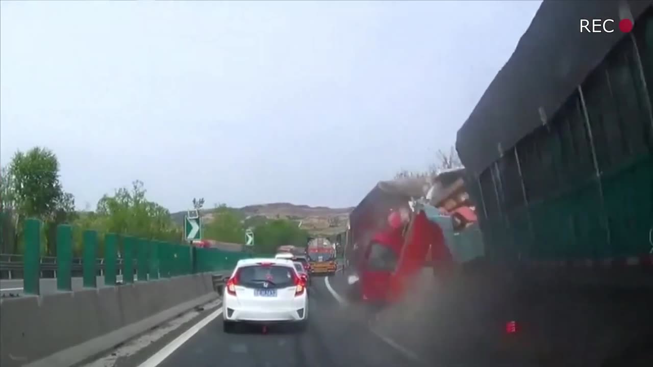 Worst Drivers Behind The Wheel - Dash Cam Footage