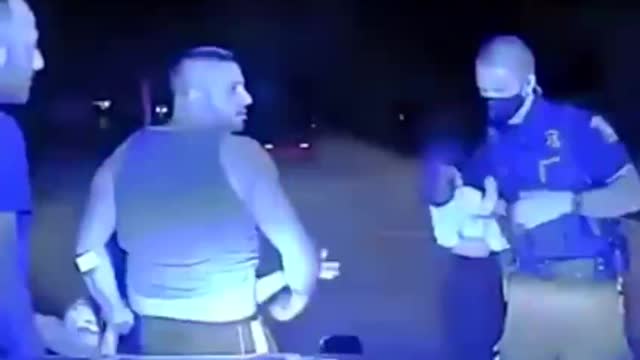 BACK THE BLUE - POLICE OFFICER SAVES BABY FROM CHOKING