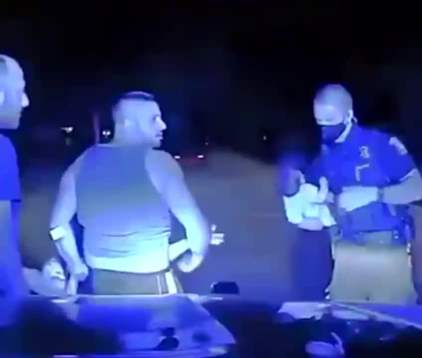 BACK THE BLUE - POLICE OFFICER SAVES BABY FROM CHOKING