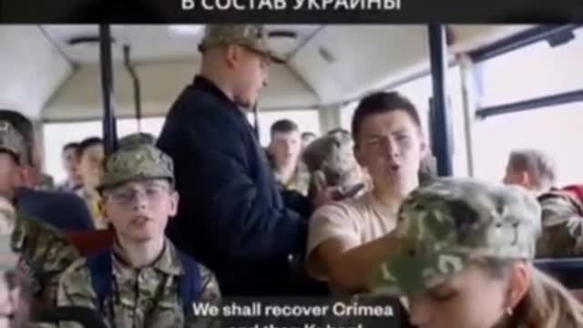 Filmato che documenta l’attività di un “Campo di addestramento Nazista Azov” per bambini in Ucraina!!😢😢😢