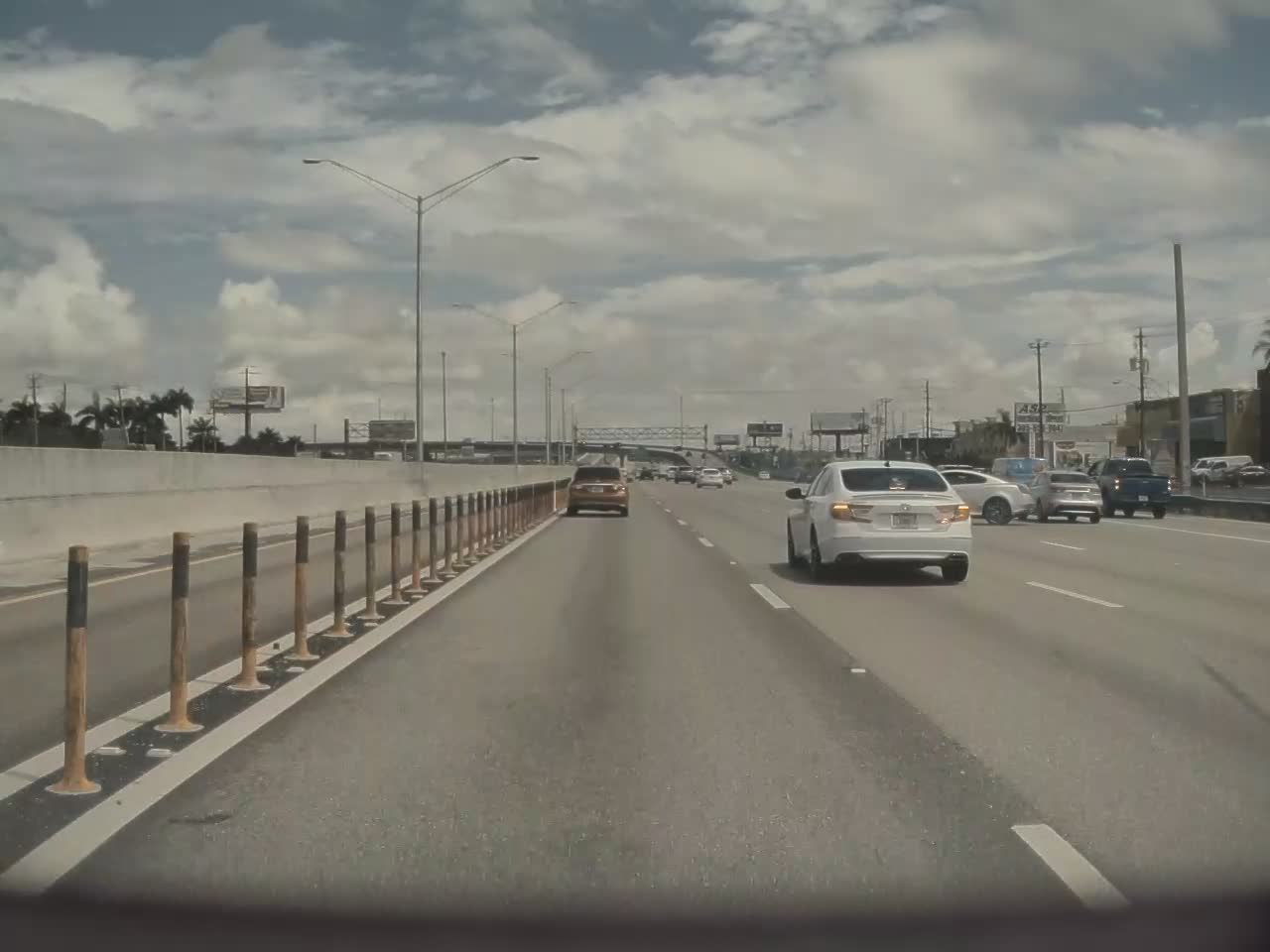 Car Spinning Out on Interstate Miraculously Dodges Traffic