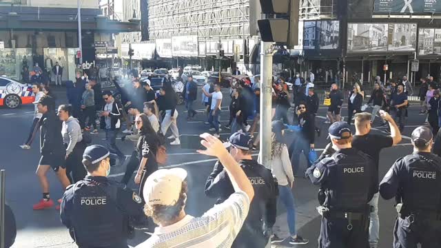 Melbourne, Australia: Lockdown, Vaccine Passport Protests Erupt (7-23-21)