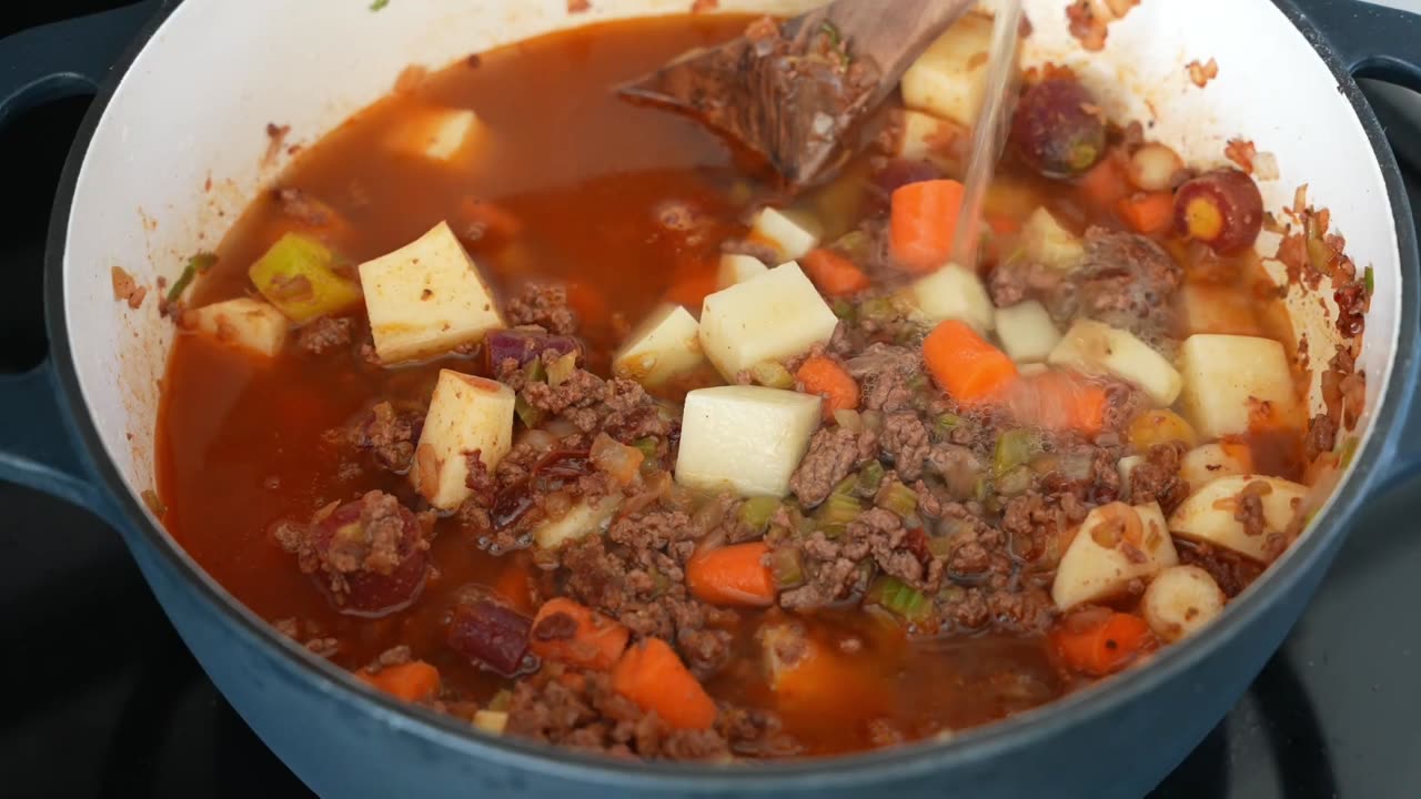 Secret Weapon for Weekly Lunches: Spicy Beef Soup Meal Prep! #lifehacks #lunchideas