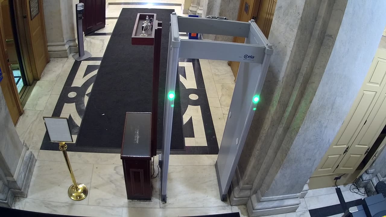 0163USCH01HouseCarriageDoor_2021-01-06_01h38min26s180ms.mp4