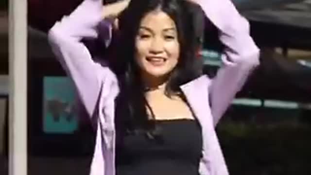 Cewek ini bikin treveling goyanganya