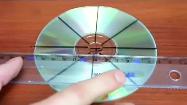 Old CD handmade transformed into USB fan